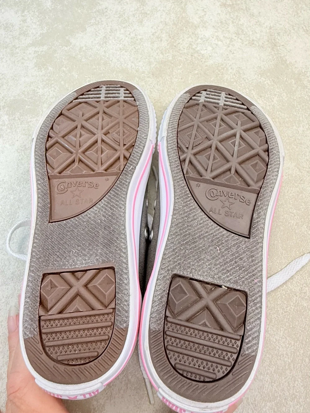 Converse Kids Size 2 Charcoal Canvas Low-Top Sneakers with Pink Lining EUC LN